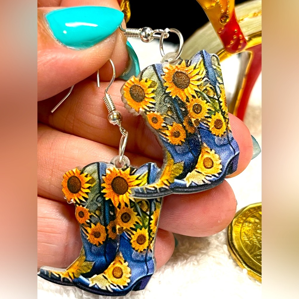 2/20 Acrylic cowgirl BOOTS/sunflower earrings, NEW